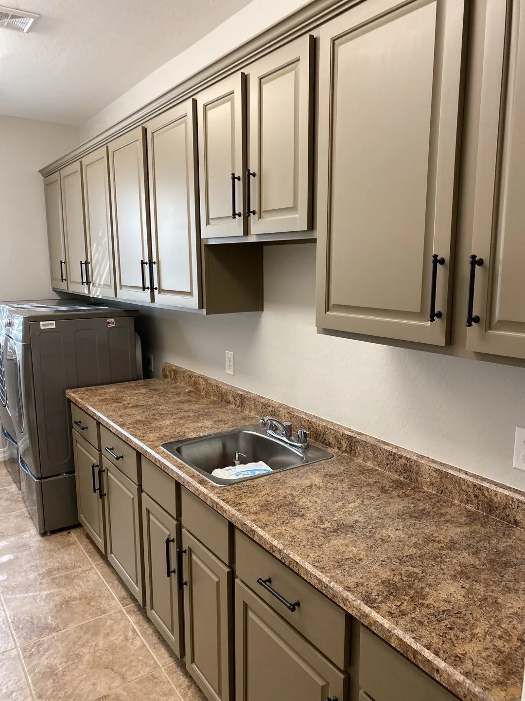 light brown kitchen cabinets